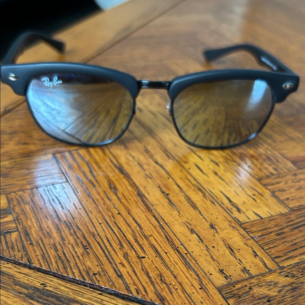 Ray-Ban Clubmaster junior sunglasses Black and silver (RJ9059s)